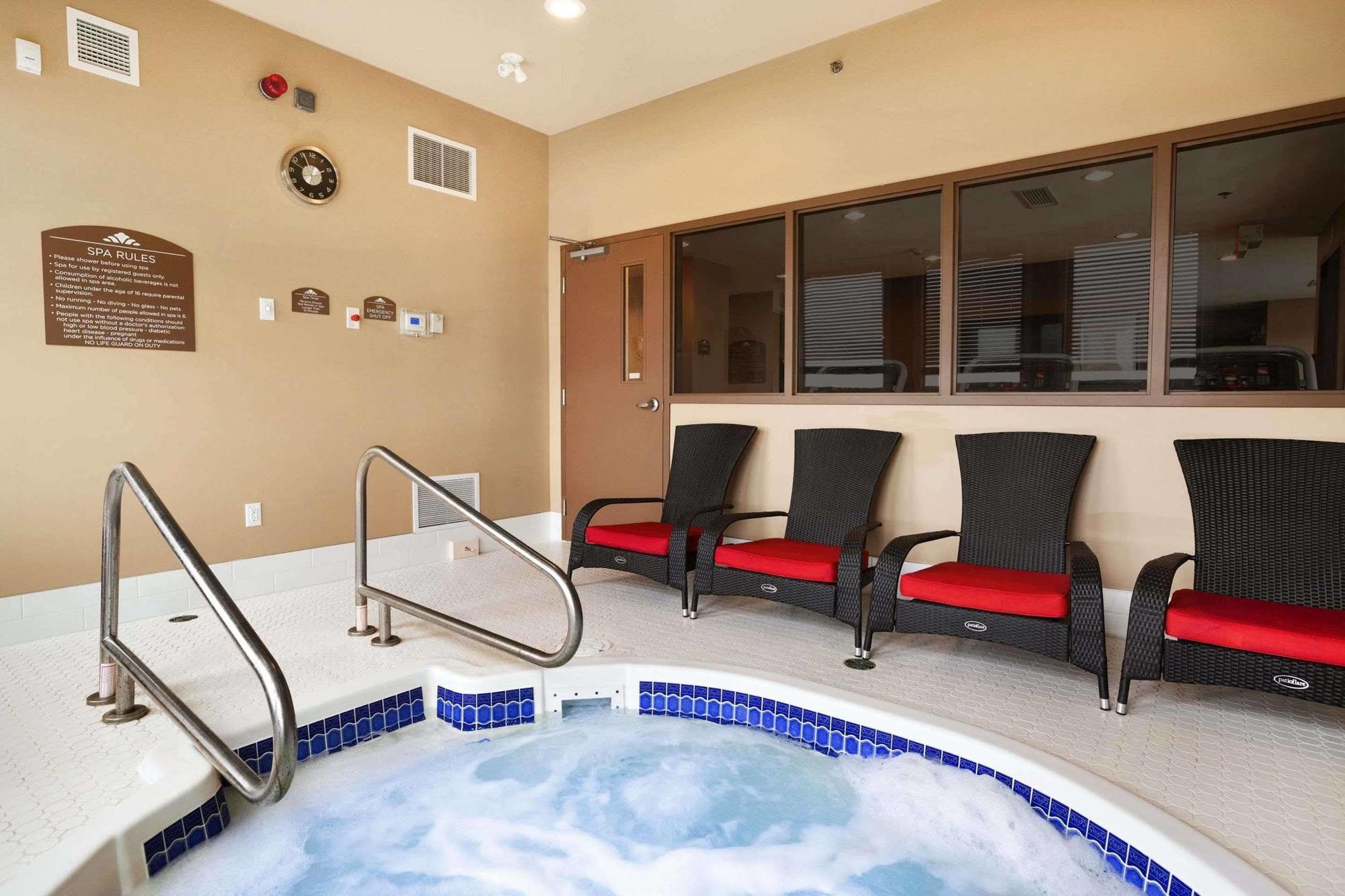 Microtel Inn & Suites By Wyndham Blackfalds Exterior photo